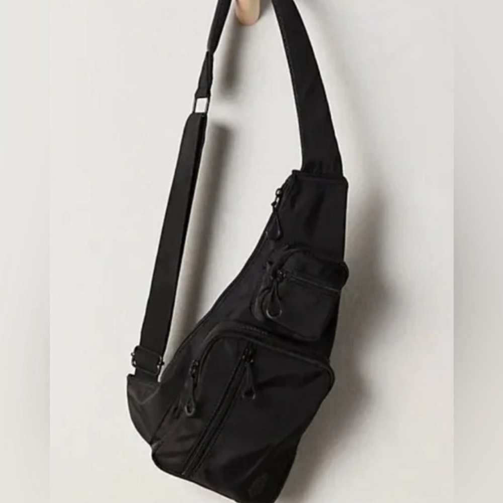 Gorgeous, Free People Sprinter Sling Bag❤️ NWOT Black sold out online - Picture 3 of 8